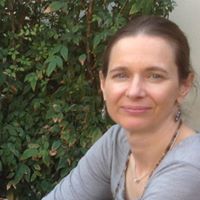 Elizabeth Cate Photo 11