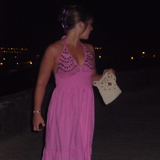 Laura Reeves Photo 23