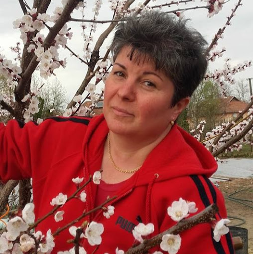 Julianna Nagy Photo 9