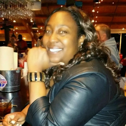 Erika Holmes Photo 13