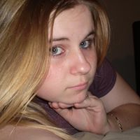 Sarah Messenger Photo 14