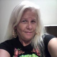 Julie Hardy Photo 10