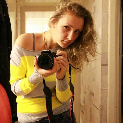 Julia Cherry Photo 18