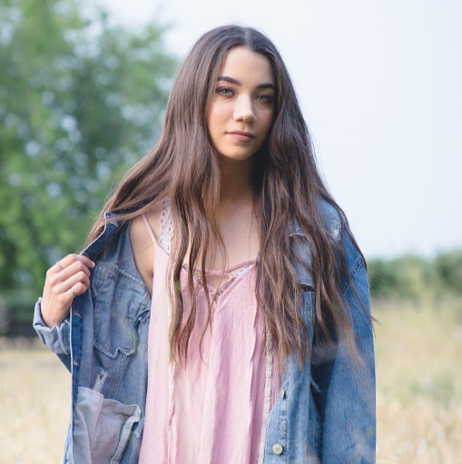 Bridgette Landis Photo 7