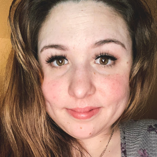 Elizabeth Caputo Photo 27