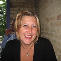 Michele Lane Photo 37