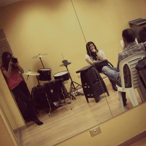 Debora Rodriguez Photo 18