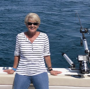 Renee Mckenna Photo 4