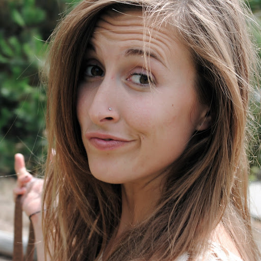 Sara Hooper Photo 9