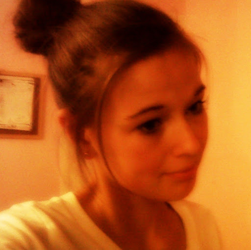 Brittany Hart Photo 17