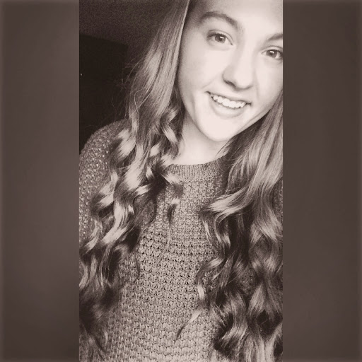 Emily Burnett Photo 14