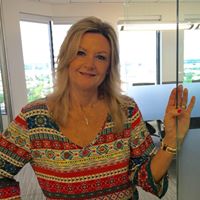 Lisa Carney Photo 38