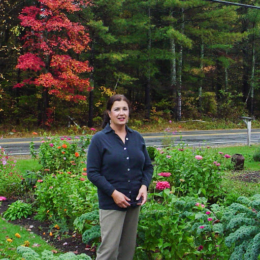 Kathleen Bassett Photo 24
