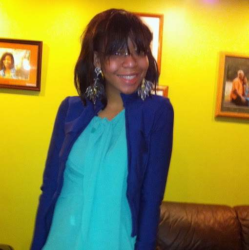 Hollie Davis Photo 9