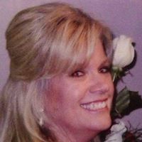 Lydia Edwards Photo 28