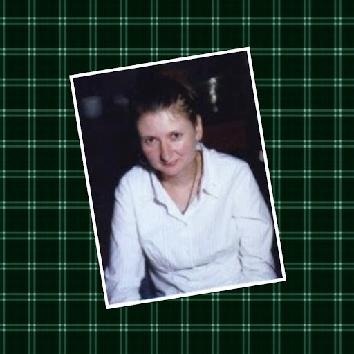 Laura Perkins Photo 13