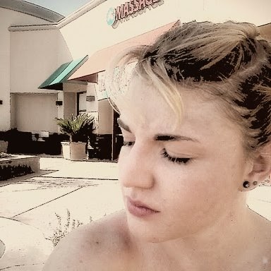 Holly Maxwell Photo 23