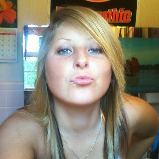 Holly Guthrie Photo 12