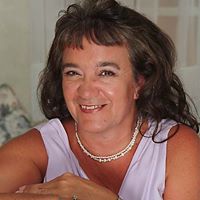Lynda Kelly Photo 15