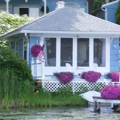 Christine Lindsay Photo 8