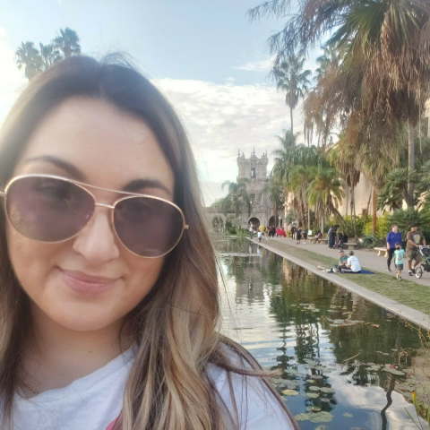 Julia Hahn Photo 27 Julia Hahn Photo 27