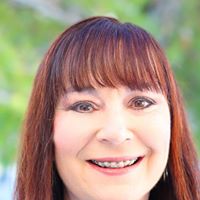 Lisa Seifert Photo 17