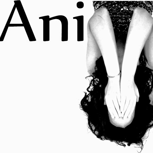 Ana Valdivia Photo 26