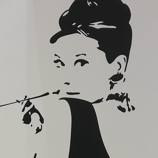 Elizabeth Peacock Photo 36