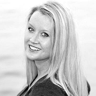 Kristin O'Connell Photo 17