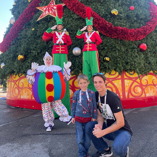 Alex Maxwell Photo 7