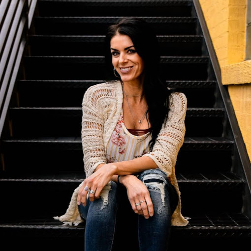 Andrea Roberts Photo 11