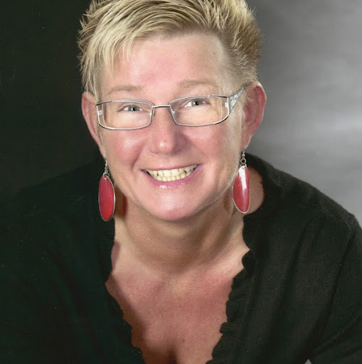 Petra Smith Photo 35