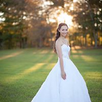 Elisabeth Adams Photo 23