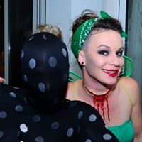 Robyn Hall Photo 17
