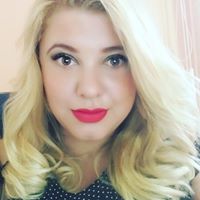 Danielle Almeida Photo 16