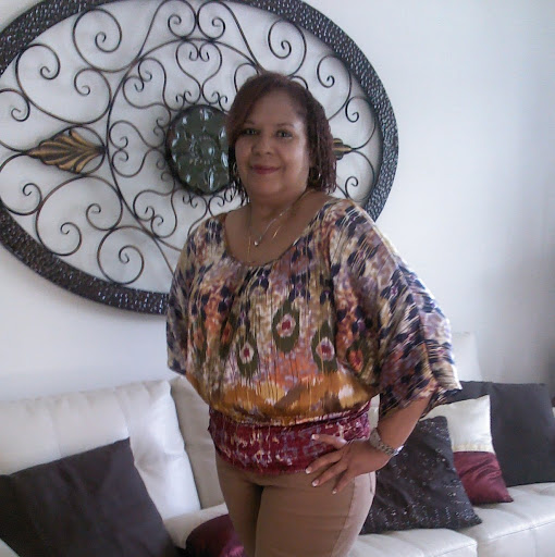 Julie Vazquez Photo 9