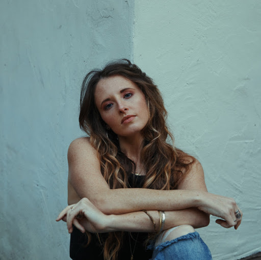 Emily Hackett Photo 32