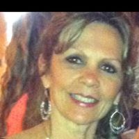 Julianne Reynolds Photo 22