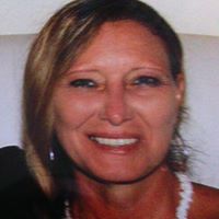 Angela Arnold Photo 25