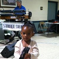 Ella Walker Photo 30