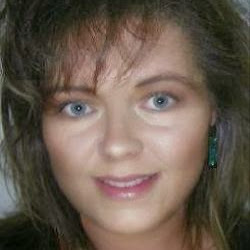 Michelle Watts Photo 14