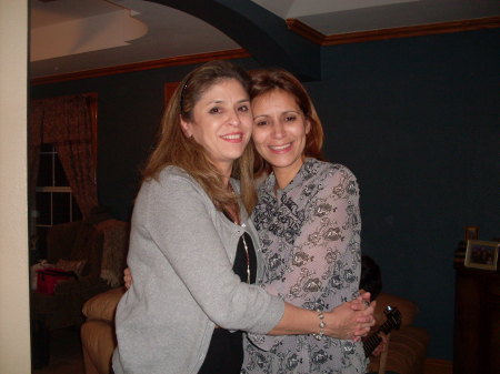 Elizabeth Castillo Photo 15