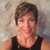 Robyn Meadows Photo 19