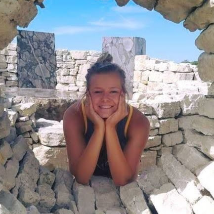 Stefanie Mueller Photo 9