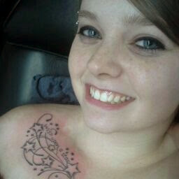 Chelsea Phillips Photo 28