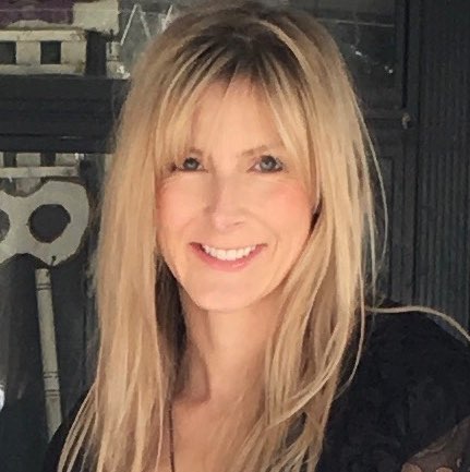 Elizabeth Lutz Photo 33