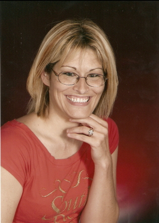 Alice Mills Photo 26