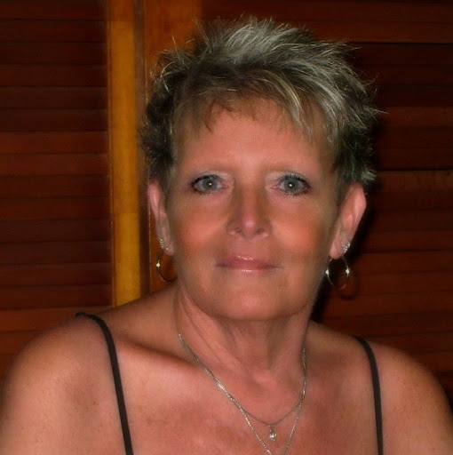 Christine Holland Photo 20