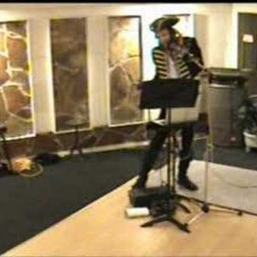 Julian Small Photo 4