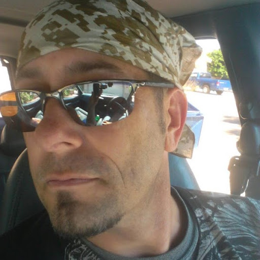 Michael Vest Photo 16